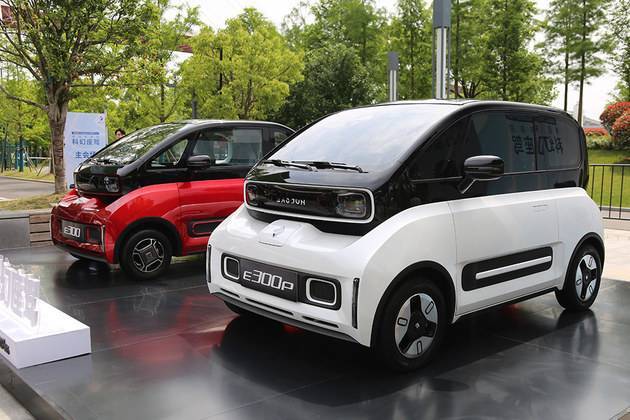 小型电动汽车新宝骏E300Plus成年轻人购车新选择